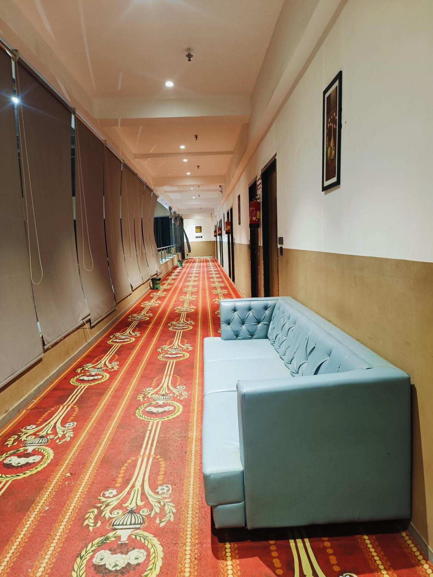 Hotel Gold Palace Inn Surat Eksteriør bilde