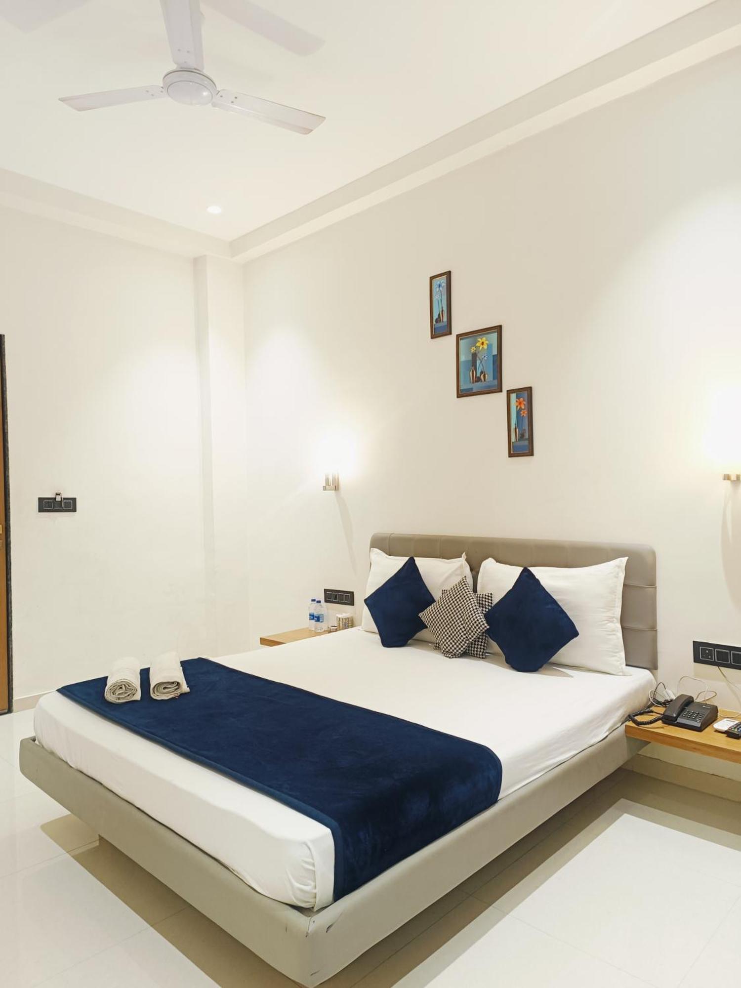 Hotel Gold Palace Inn Surat Eksteriør bilde